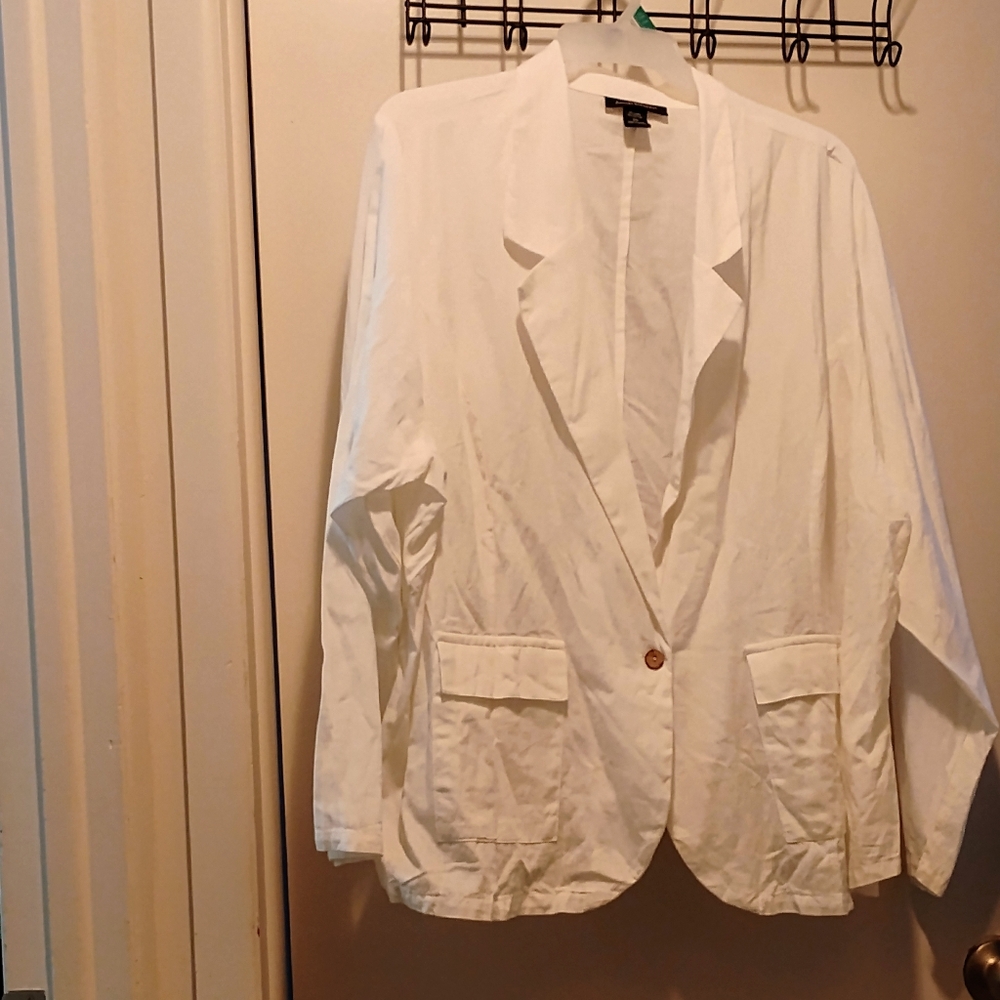 White linen like blazer size 30 women's plus